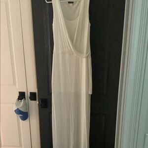 VENUS White Sleeveless Plunge Maxi Gown